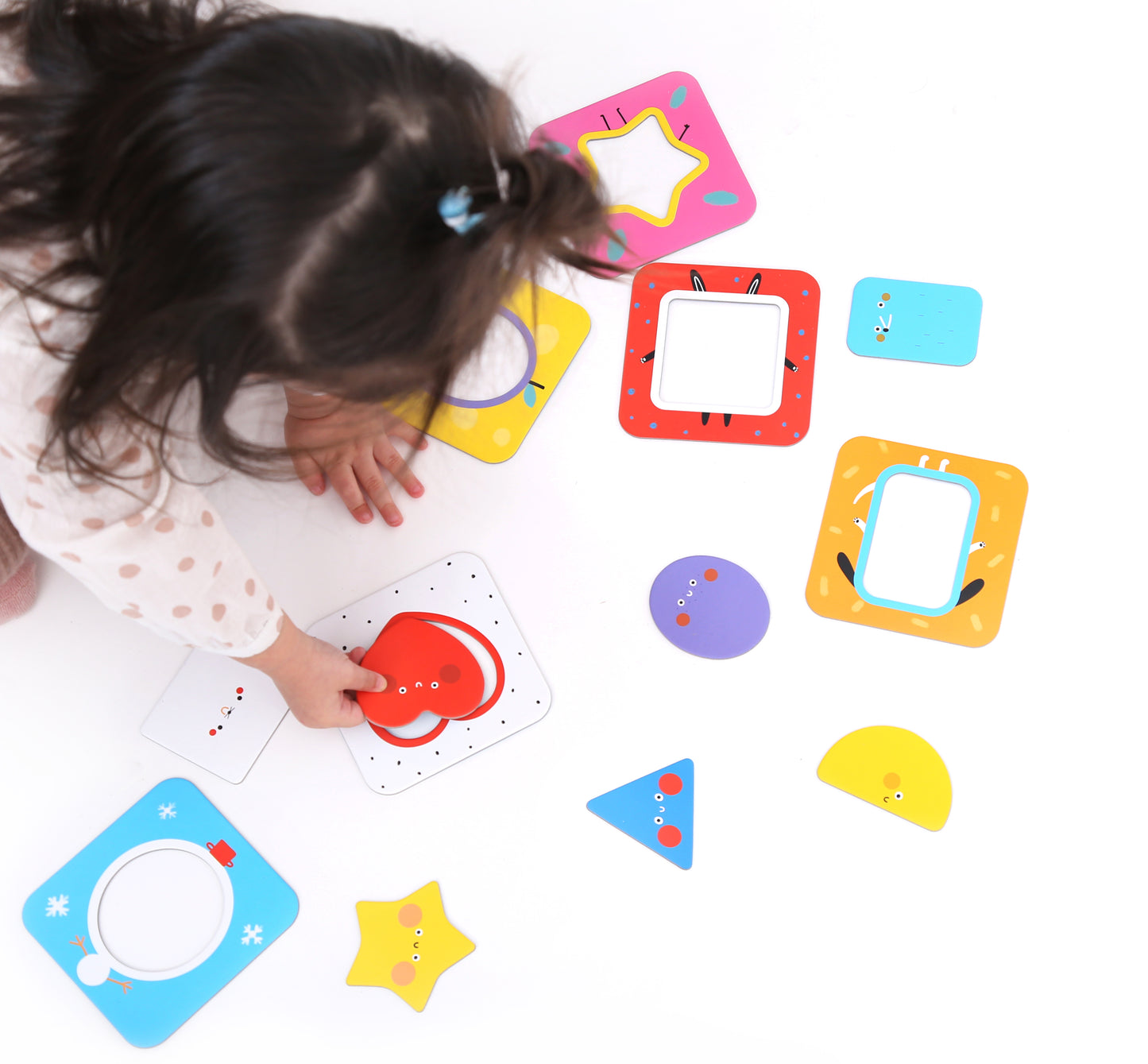 On-the-Go Puzzles Discovering Shapes
